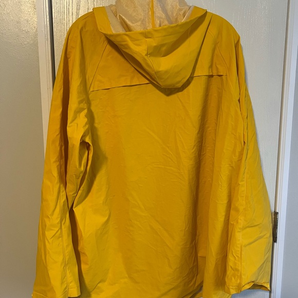 Yellow Raincoat - Picture 4 of 8